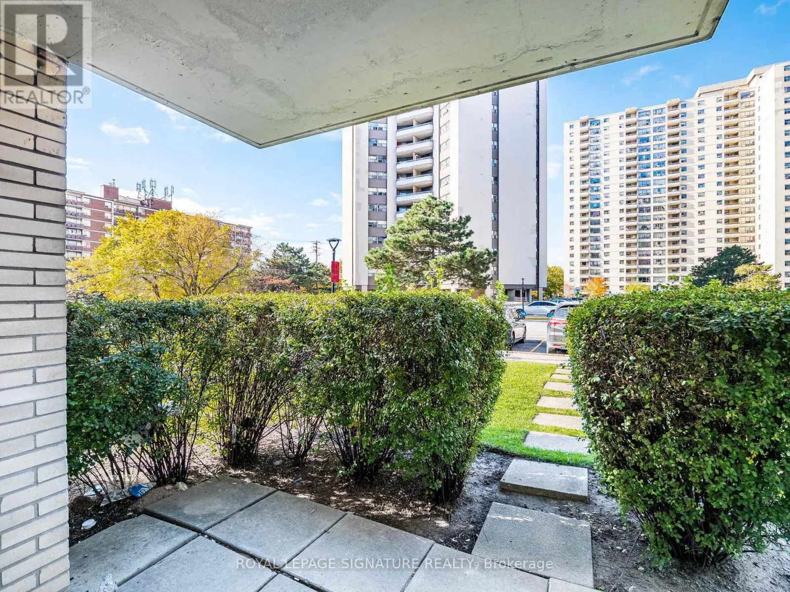 113 - 370 DIXON ROAD