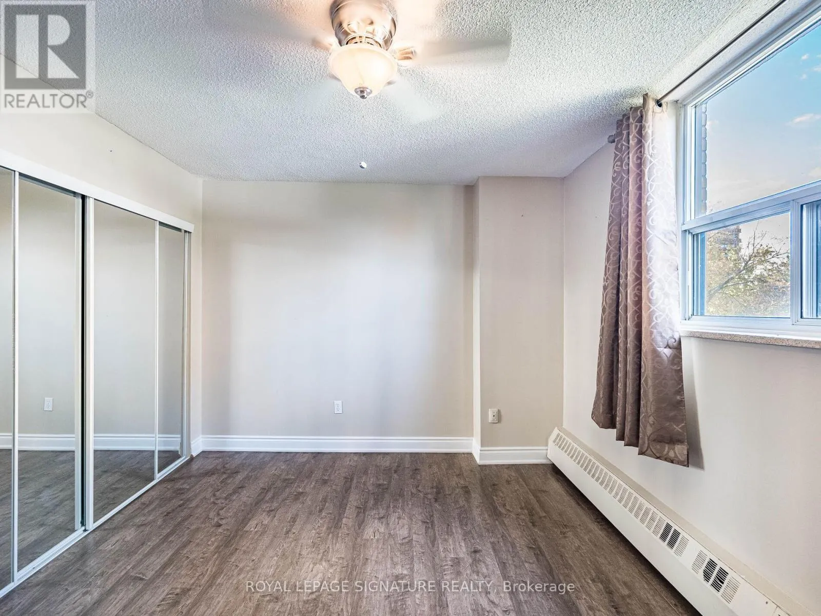 113 - 370 DIXON ROAD