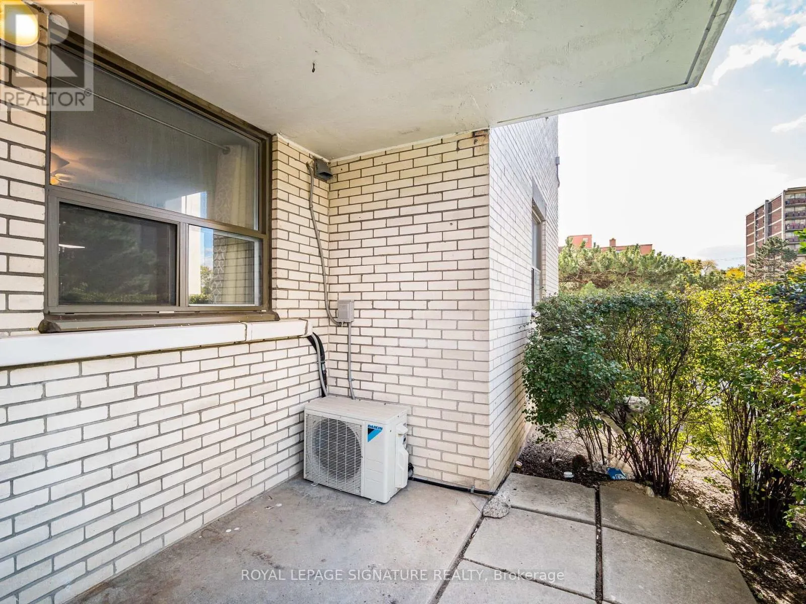 113 - 370 DIXON ROAD