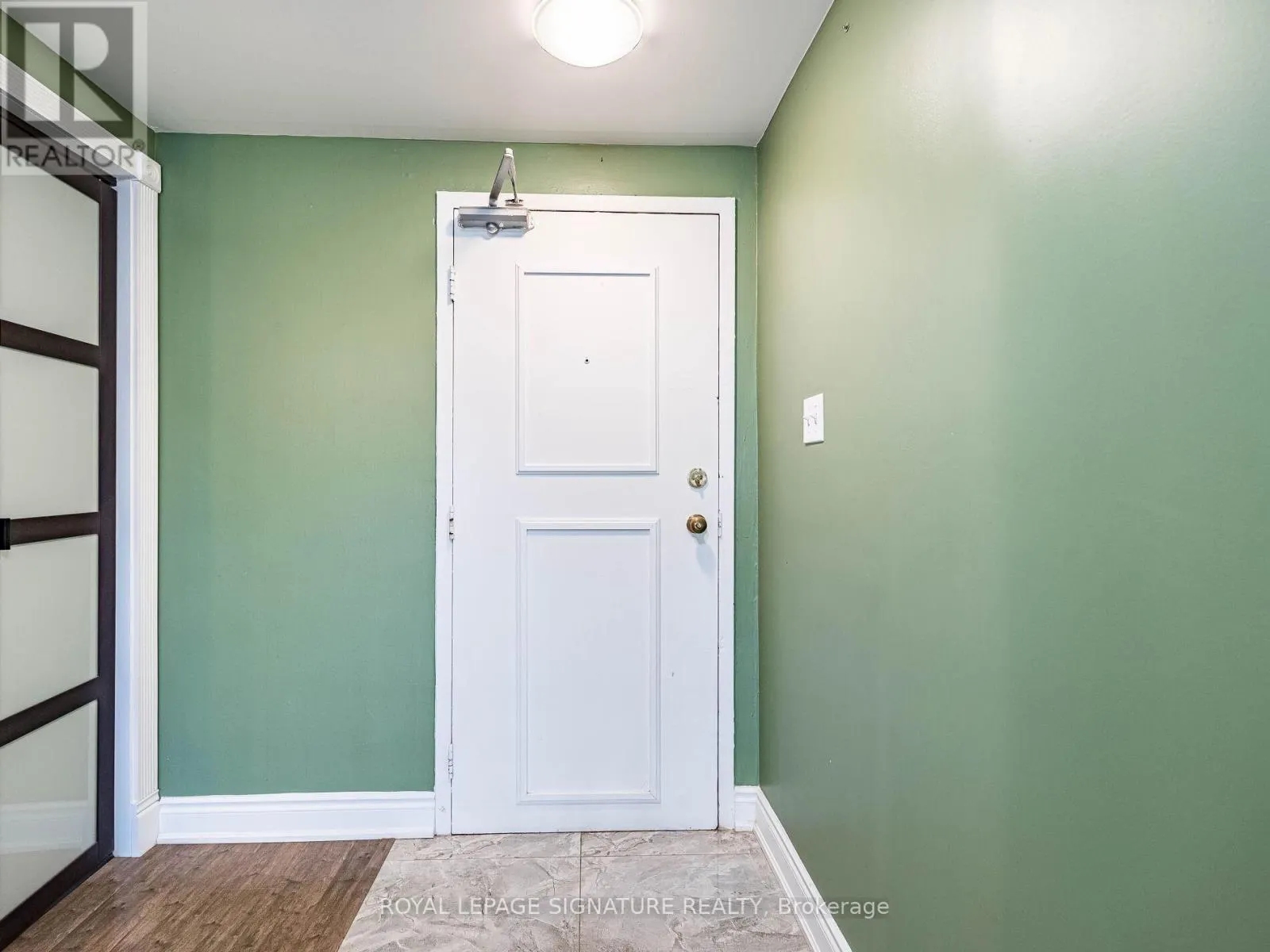 113 - 370 DIXON ROAD