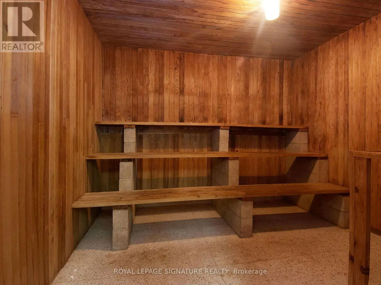 113 - 370 DIXON ROAD