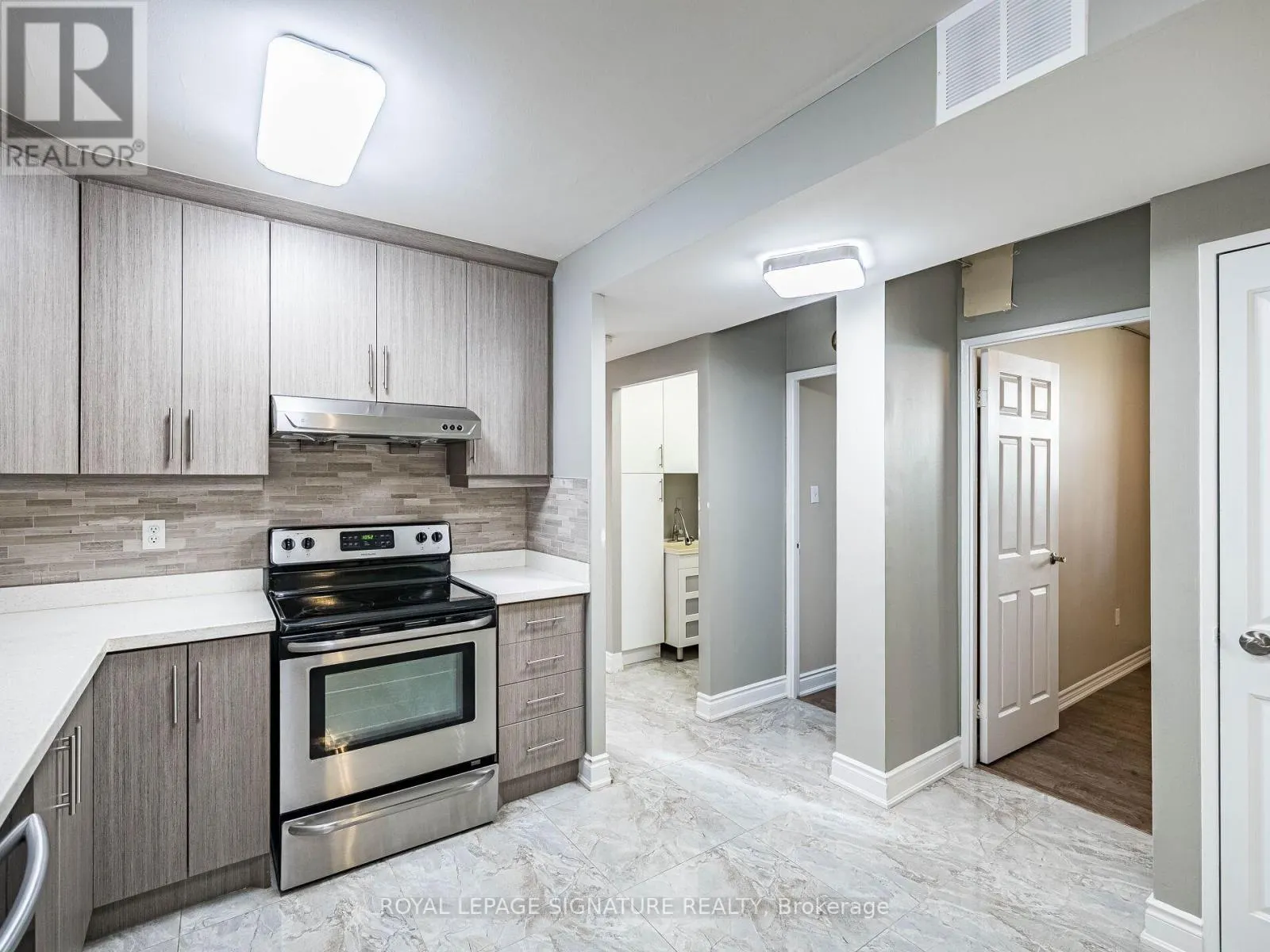 113 - 370 DIXON ROAD