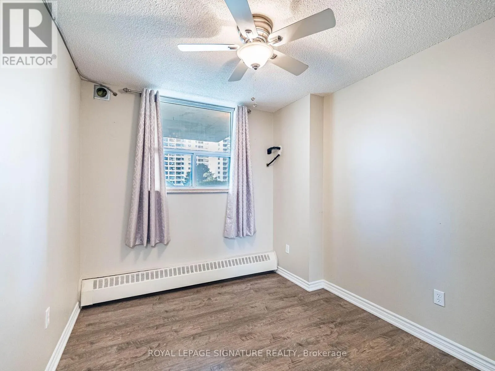 113 - 370 DIXON ROAD