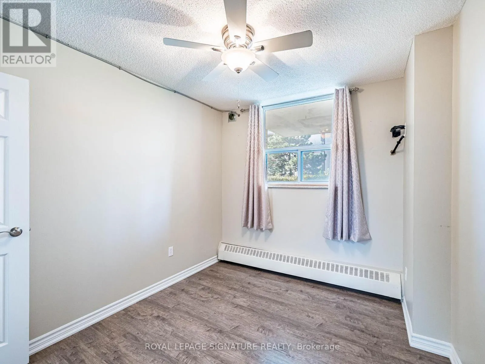 113 - 370 DIXON ROAD