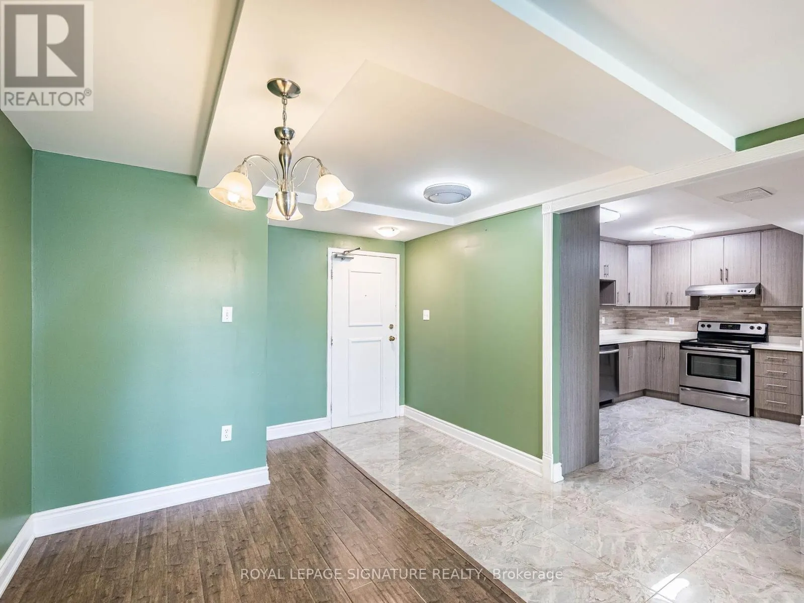 113 - 370 DIXON ROAD