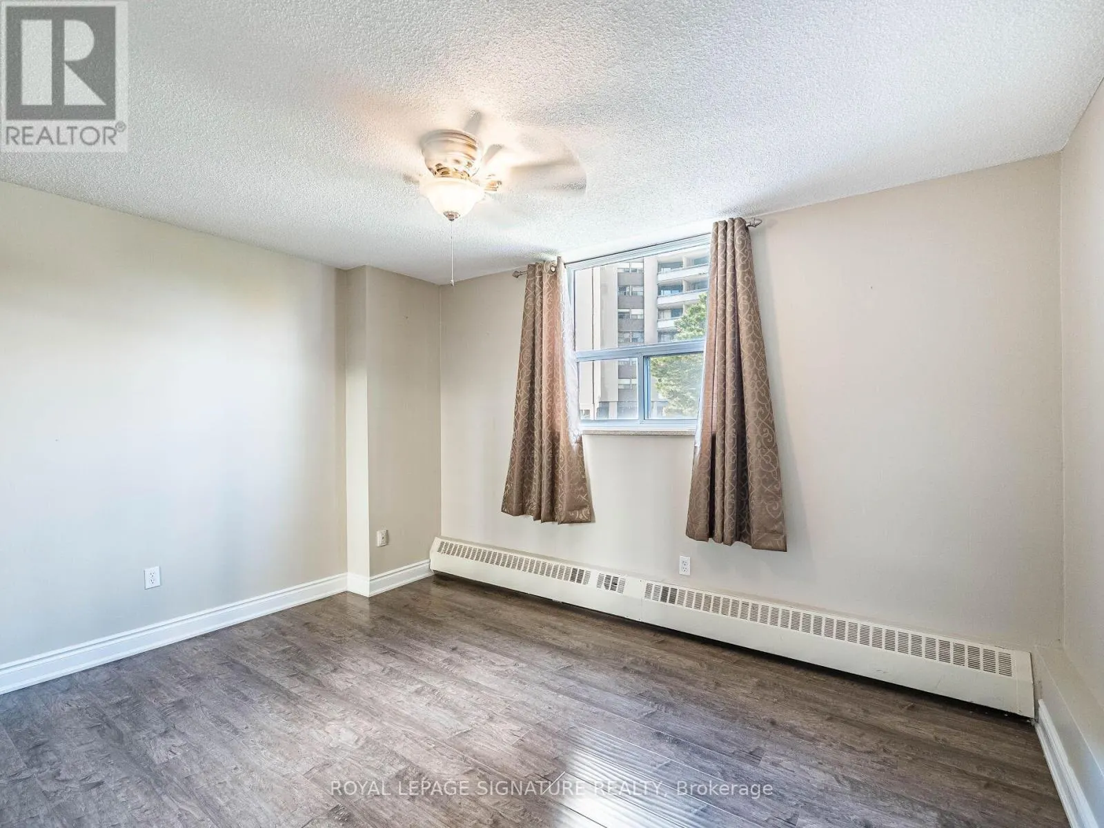 113 - 370 DIXON ROAD