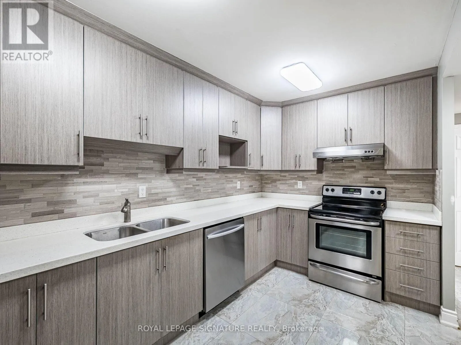 113 - 370 DIXON ROAD