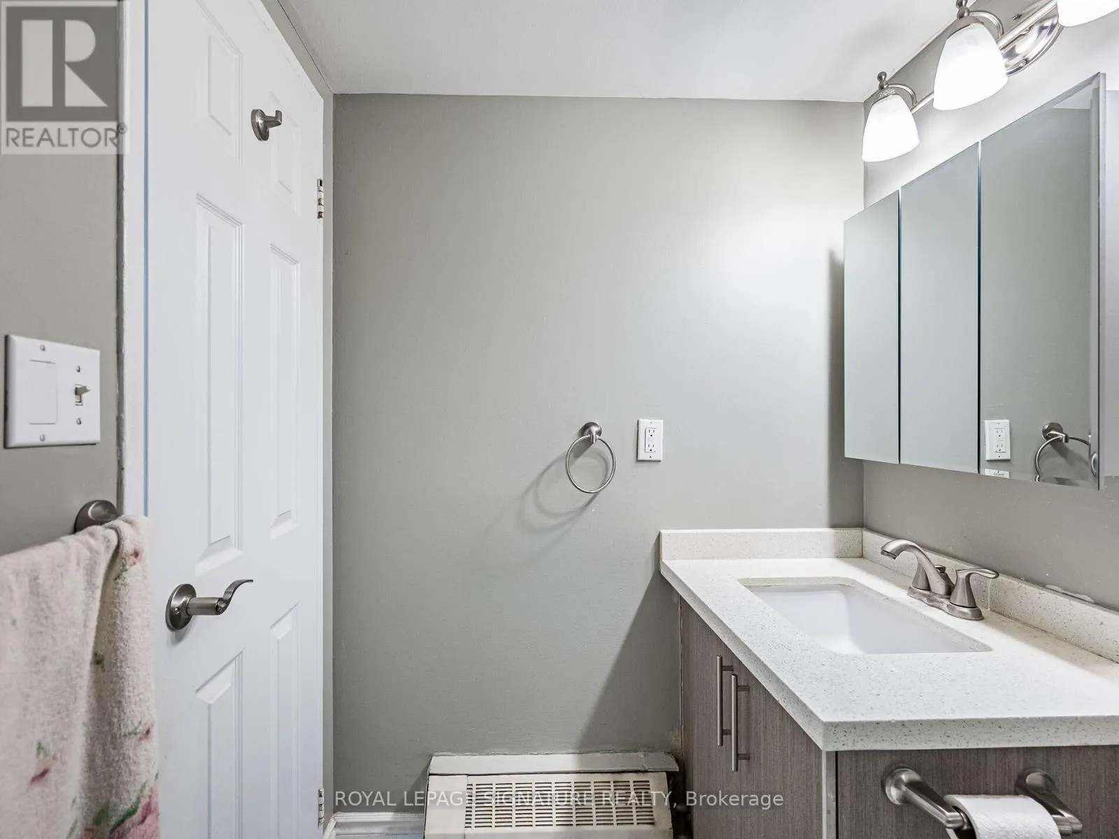 113 - 370 DIXON ROAD