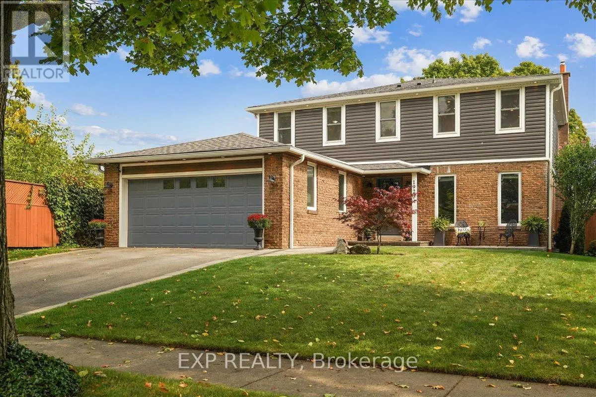 1923 STEEPBANK CRESCENT