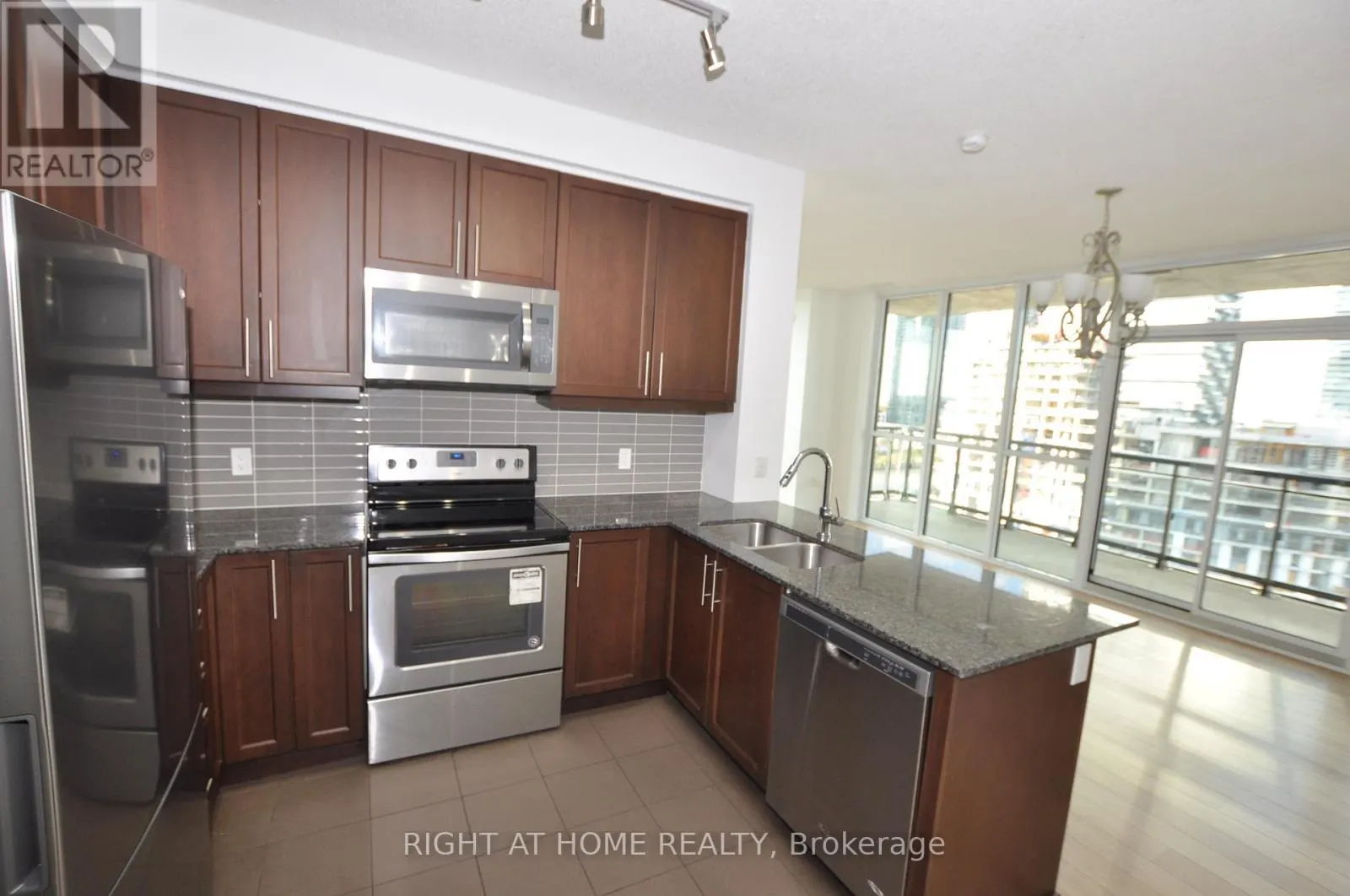 909 - 3975 GRAND PARK DRIVE