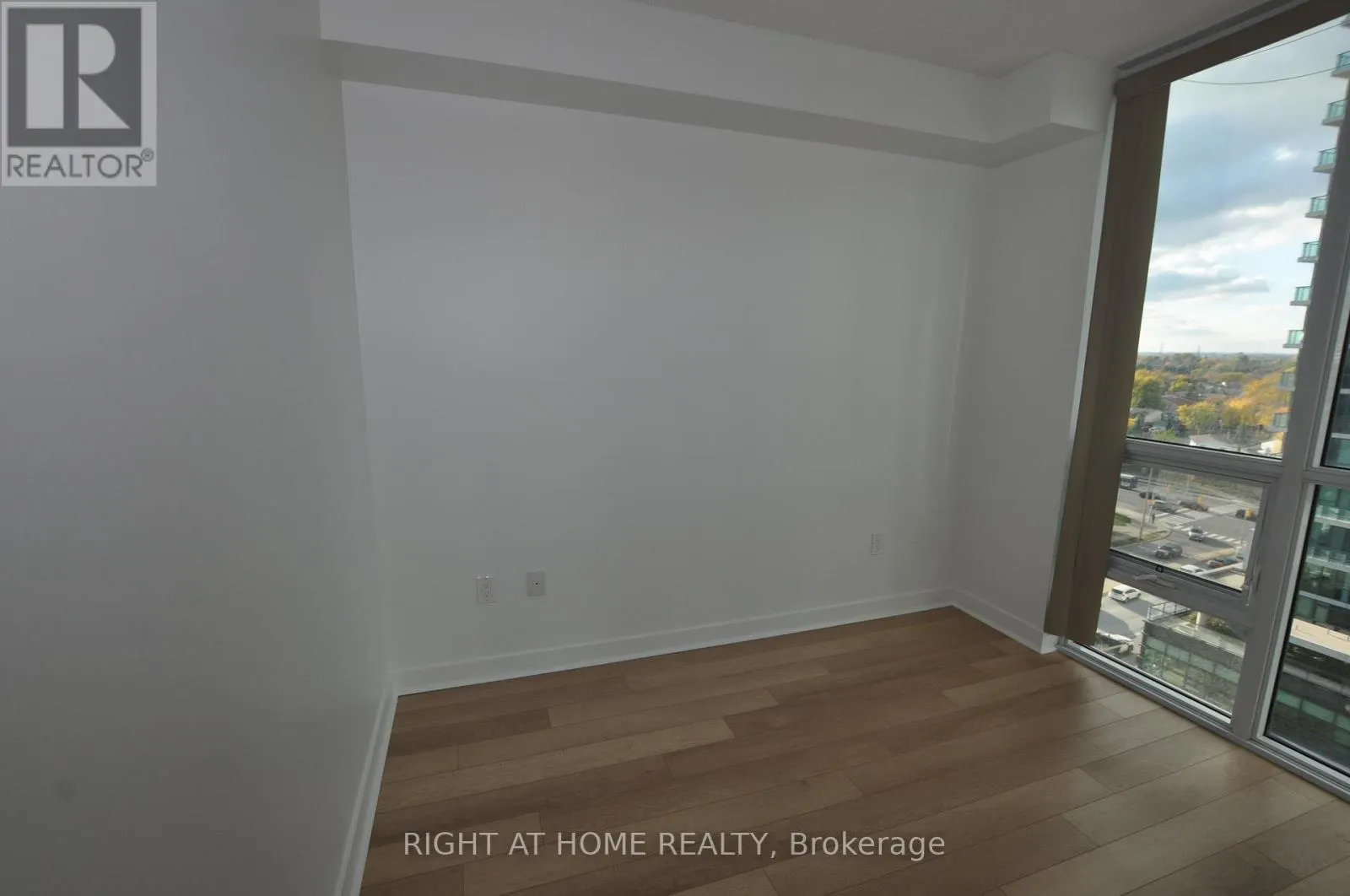 909 - 3975 GRAND PARK DRIVE