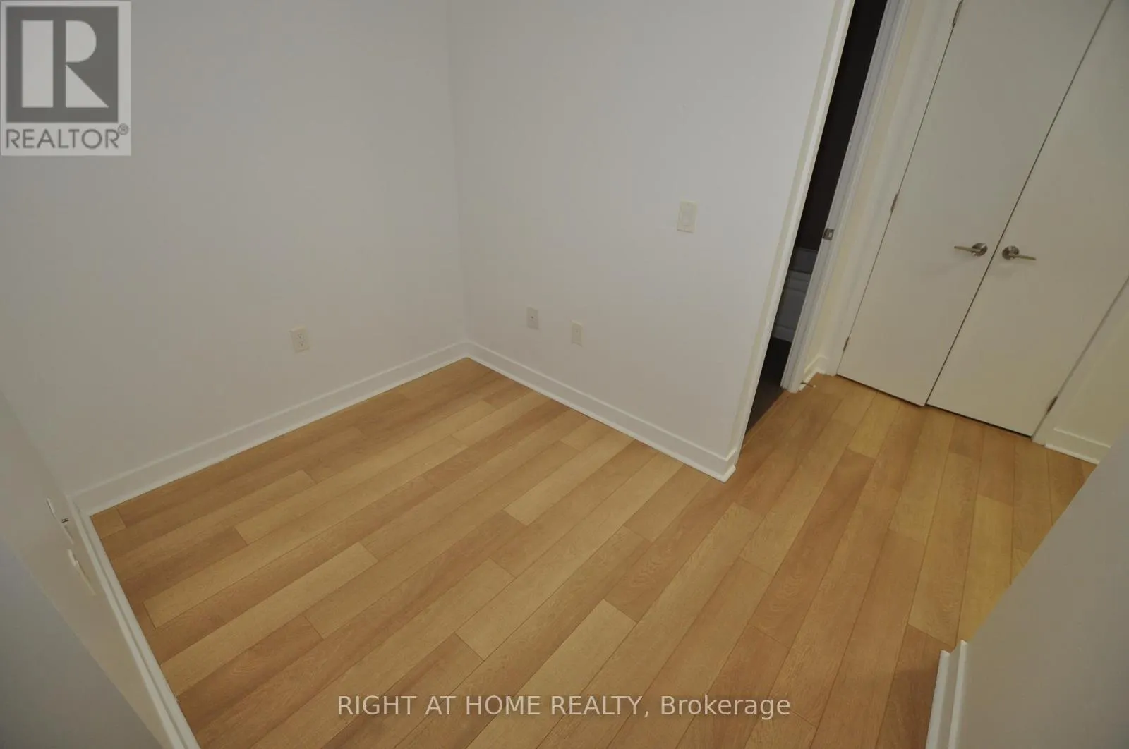 909 - 3975 GRAND PARK DRIVE