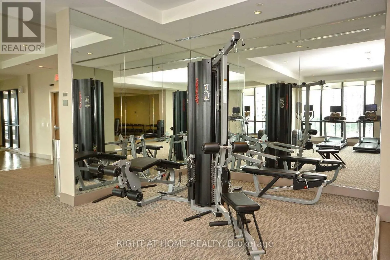 909 - 3975 GRAND PARK DRIVE