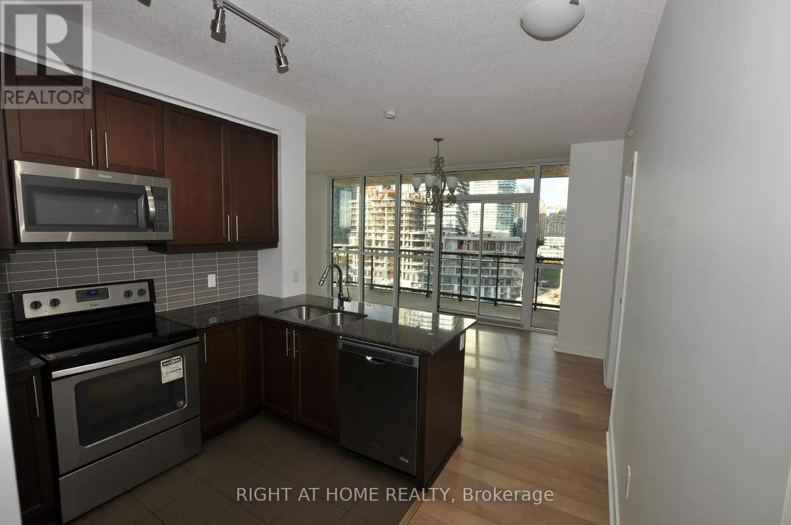 909 - 3975 GRAND PARK DRIVE