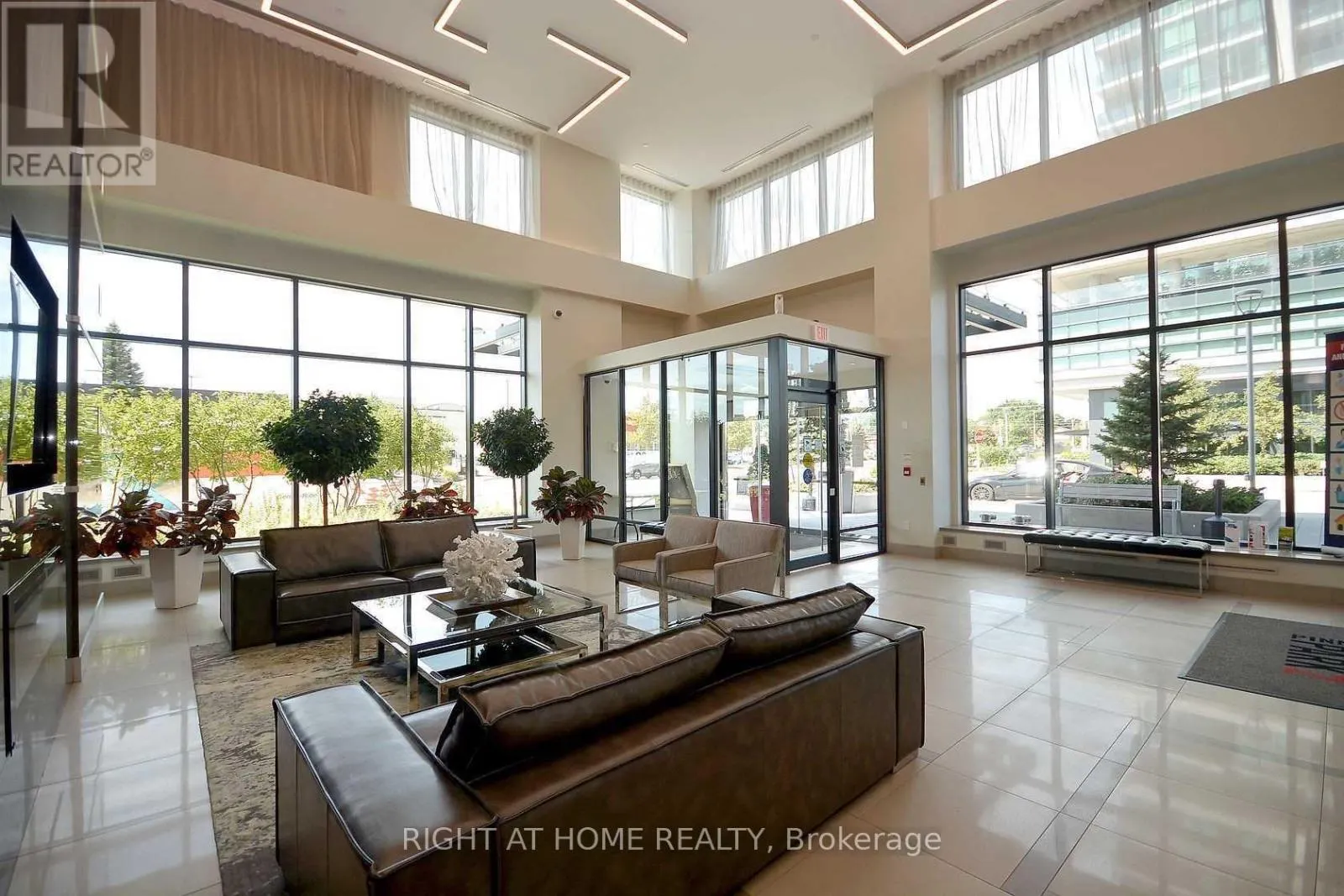 909 - 3975 GRAND PARK DRIVE