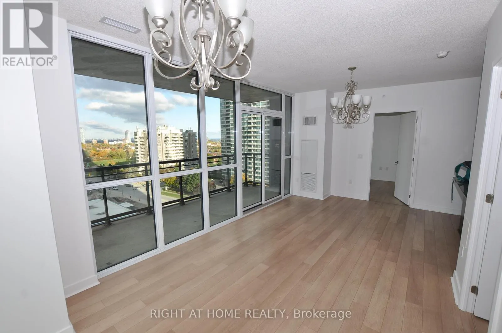 909 - 3975 GRAND PARK DRIVE