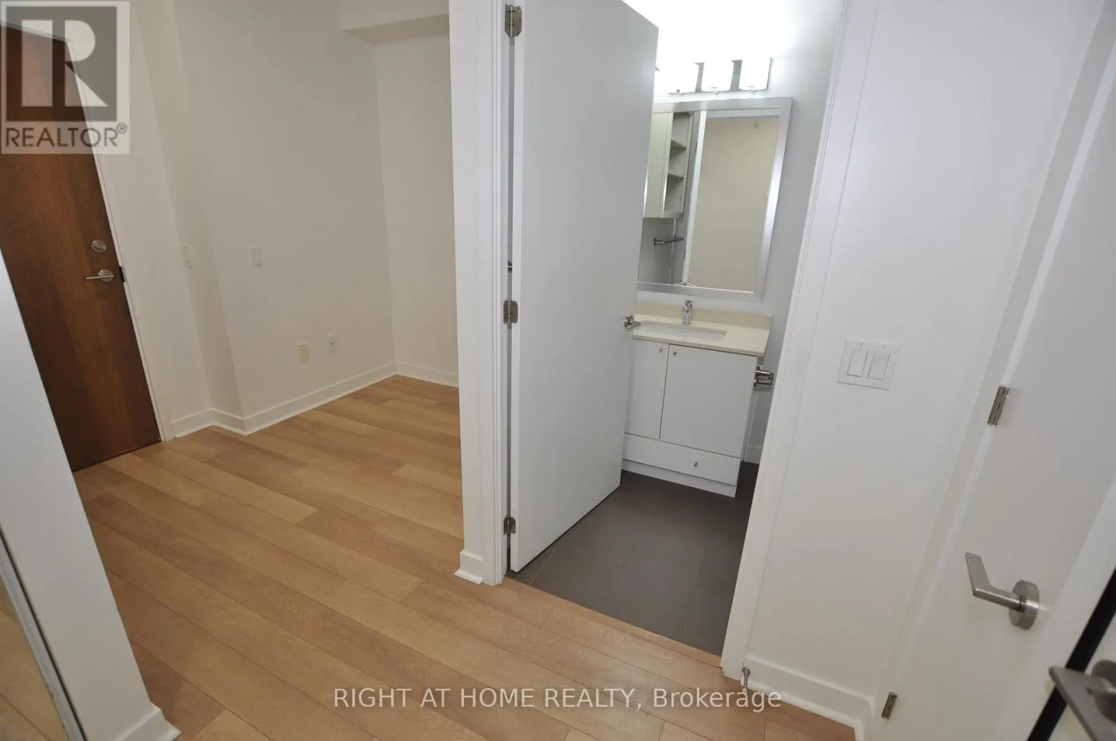 909 - 3975 GRAND PARK DRIVE