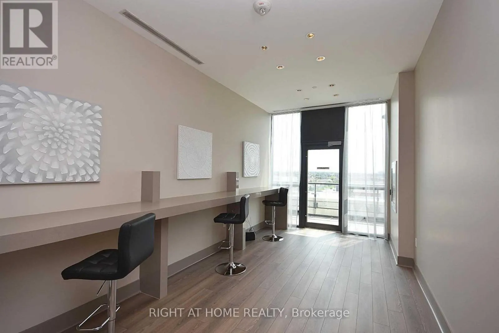 909 - 3975 GRAND PARK DRIVE