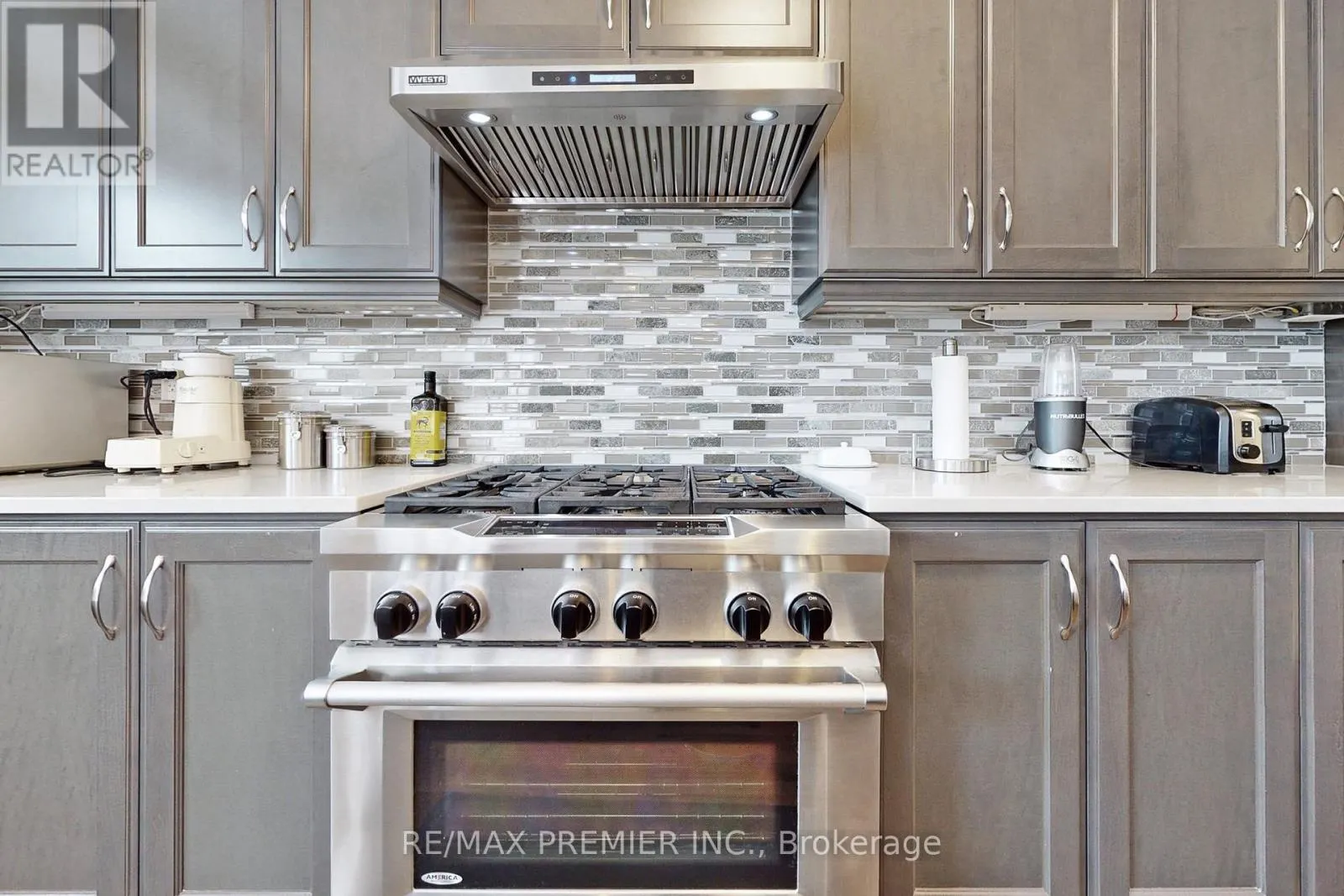 140 MAGNOLIA CRESCENT