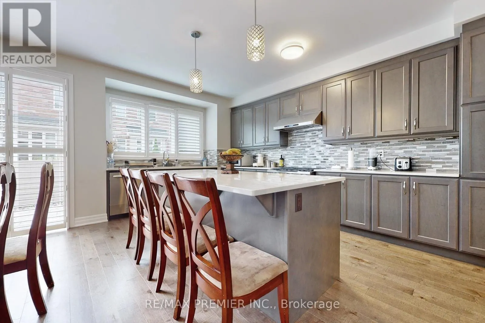 140 MAGNOLIA CRESCENT