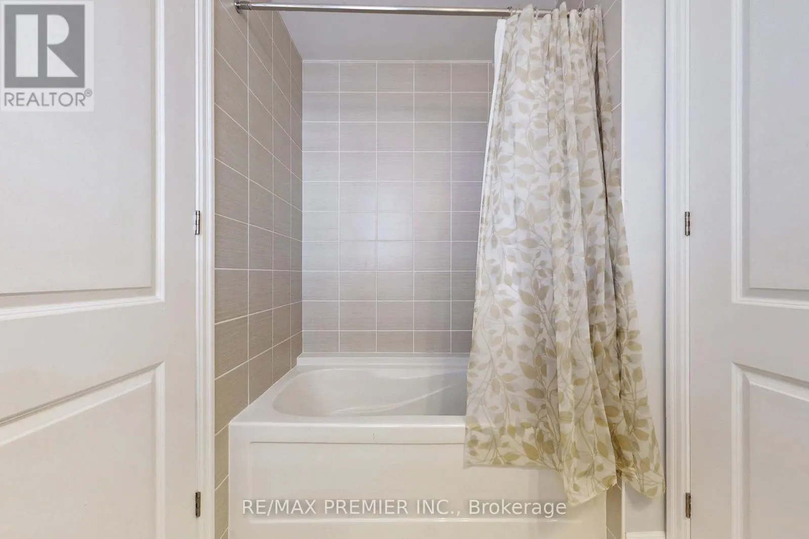 140 MAGNOLIA CRESCENT