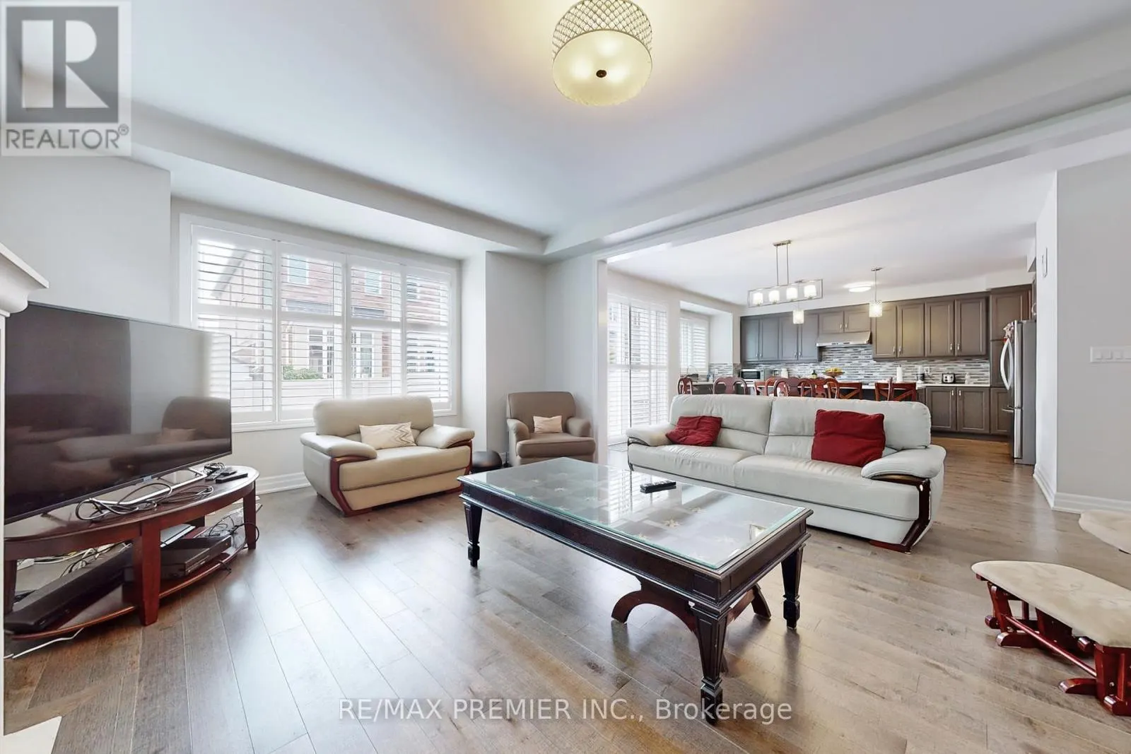 140 MAGNOLIA CRESCENT