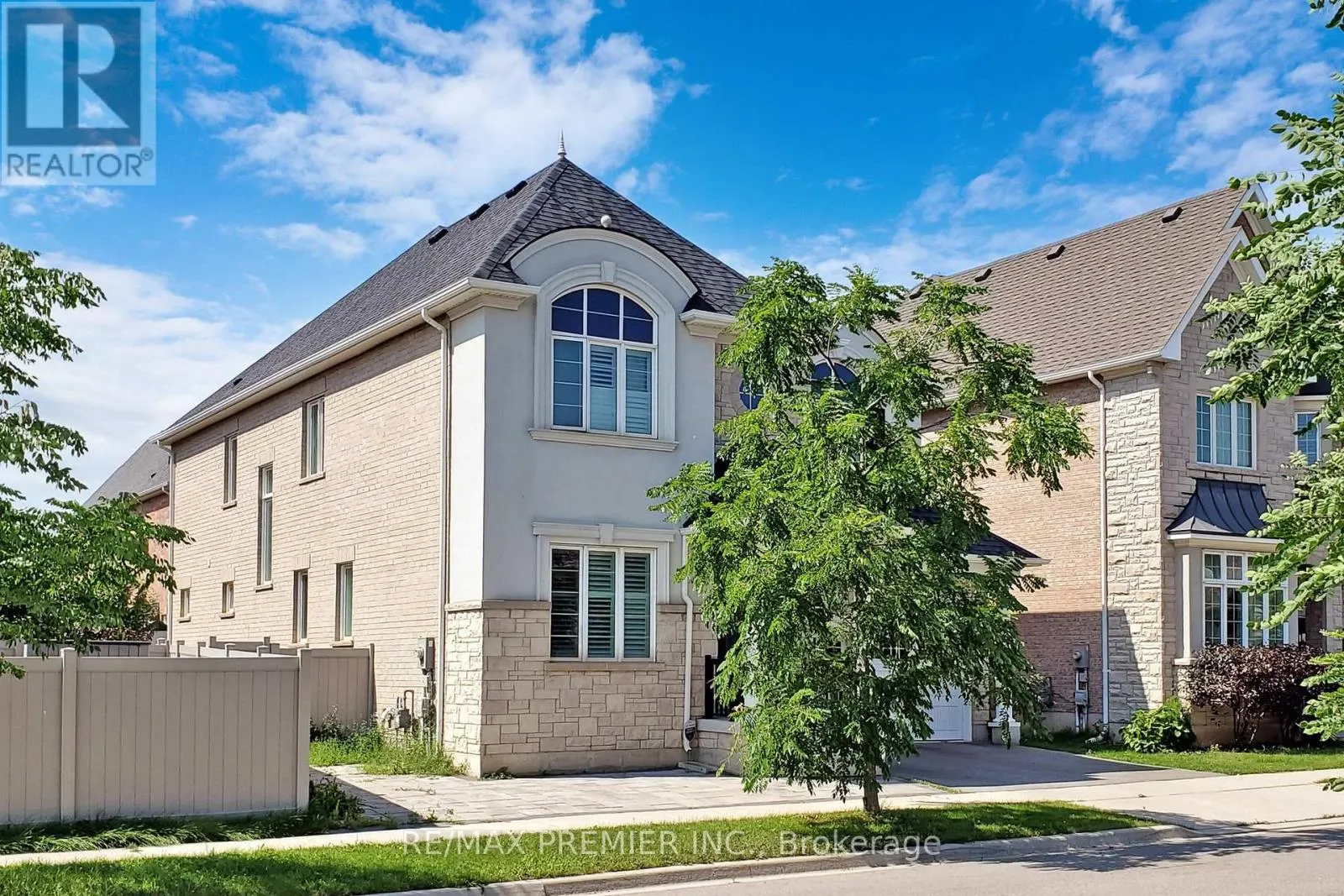 140 MAGNOLIA CRESCENT