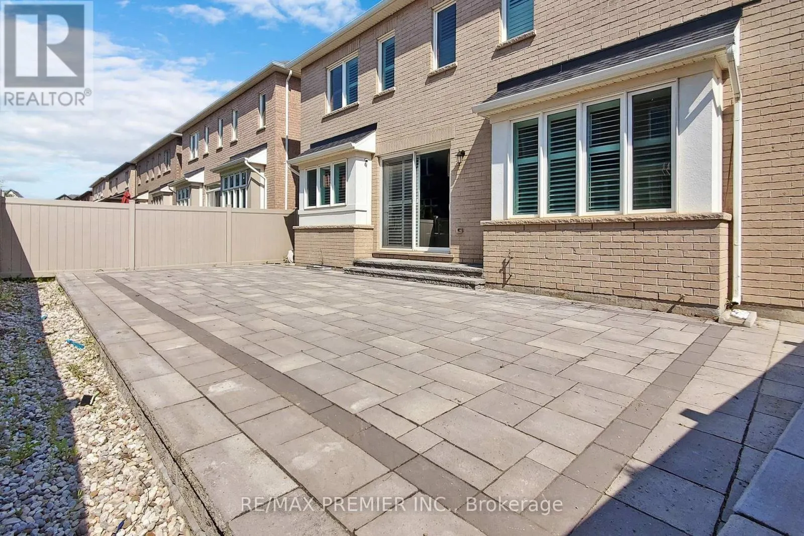 140 MAGNOLIA CRESCENT