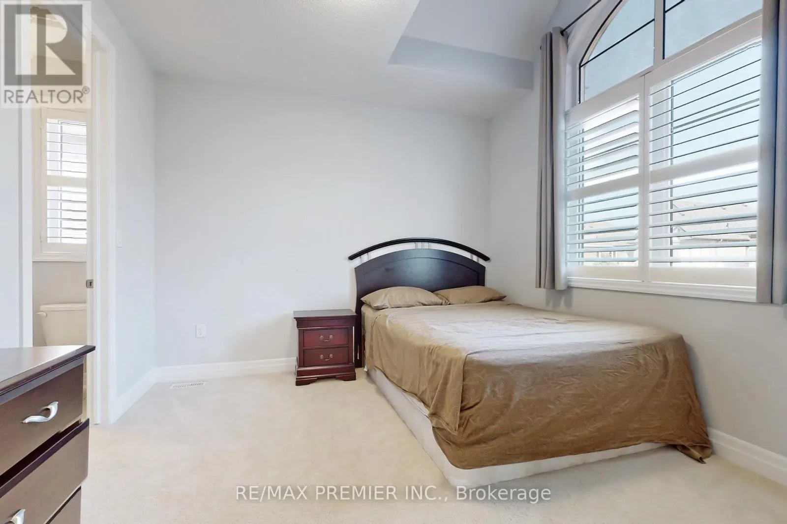 140 MAGNOLIA CRESCENT