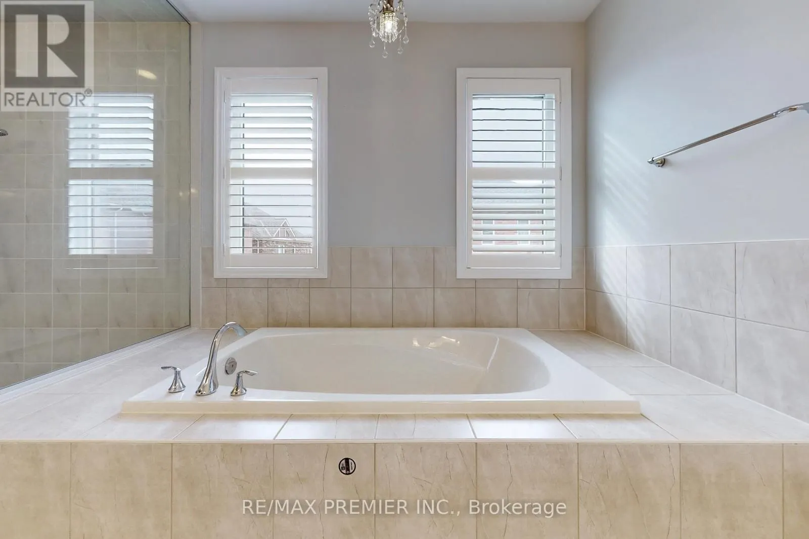 140 MAGNOLIA CRESCENT