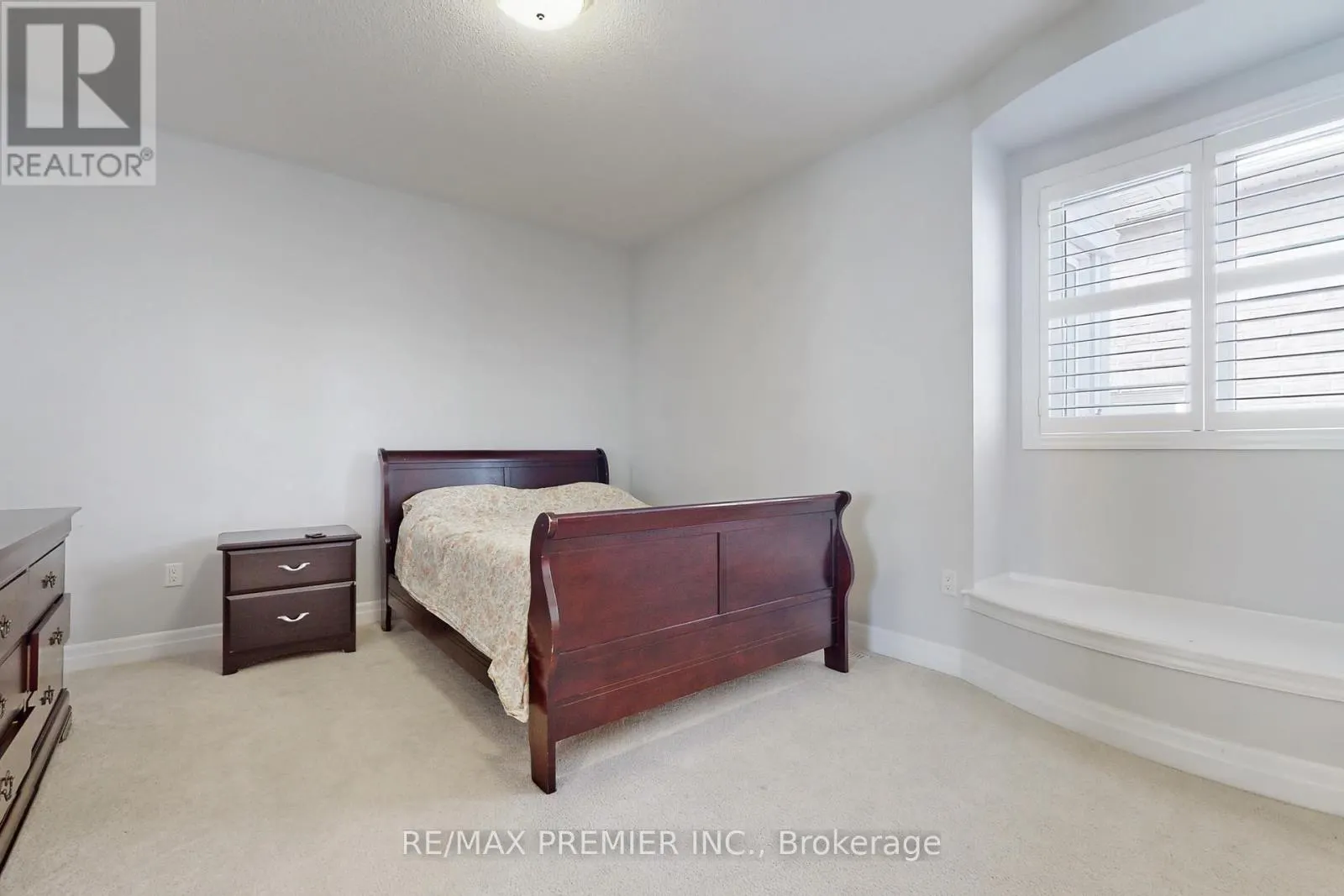 140 MAGNOLIA CRESCENT