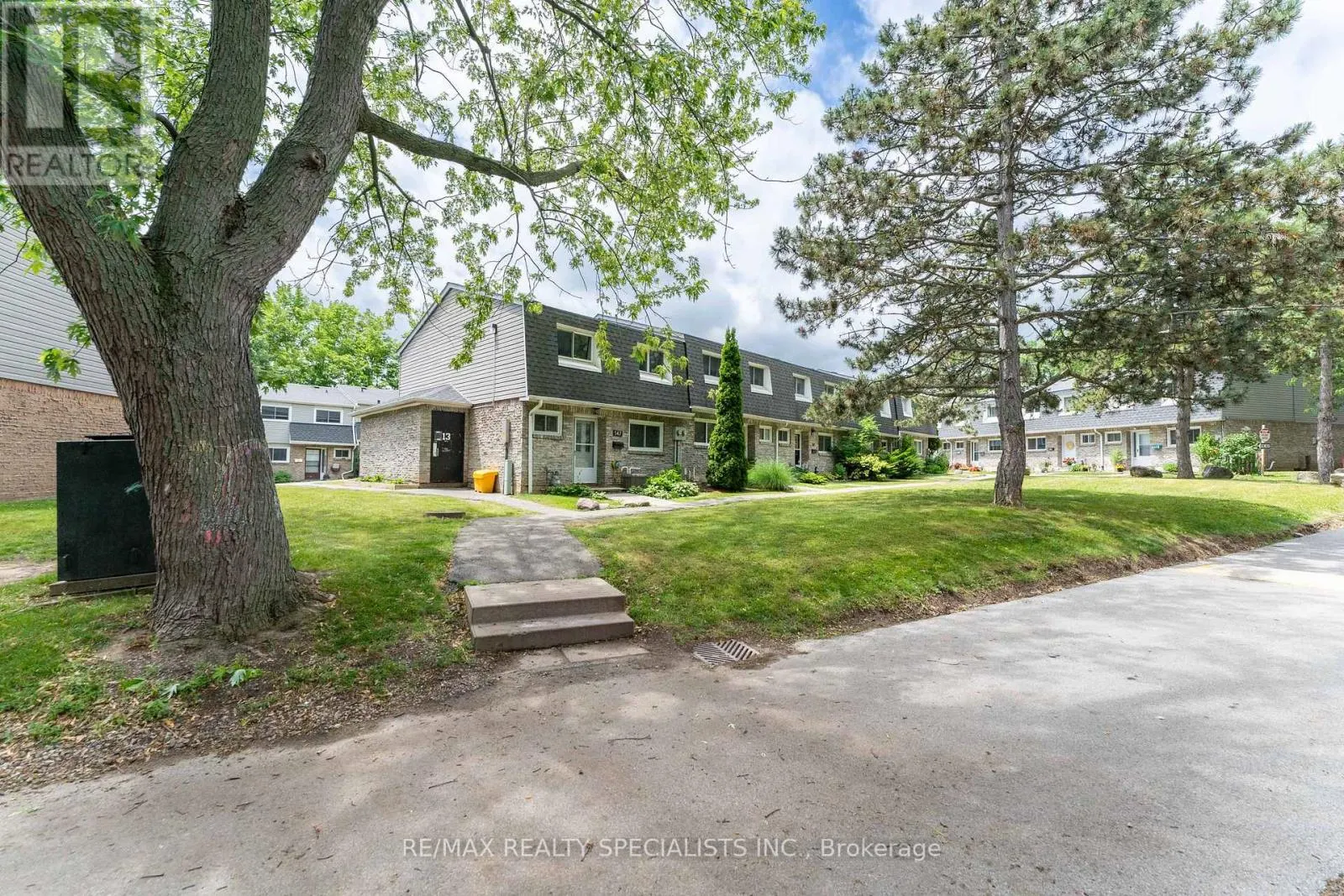 165 - 2050 UPPER MIDDLE ROAD