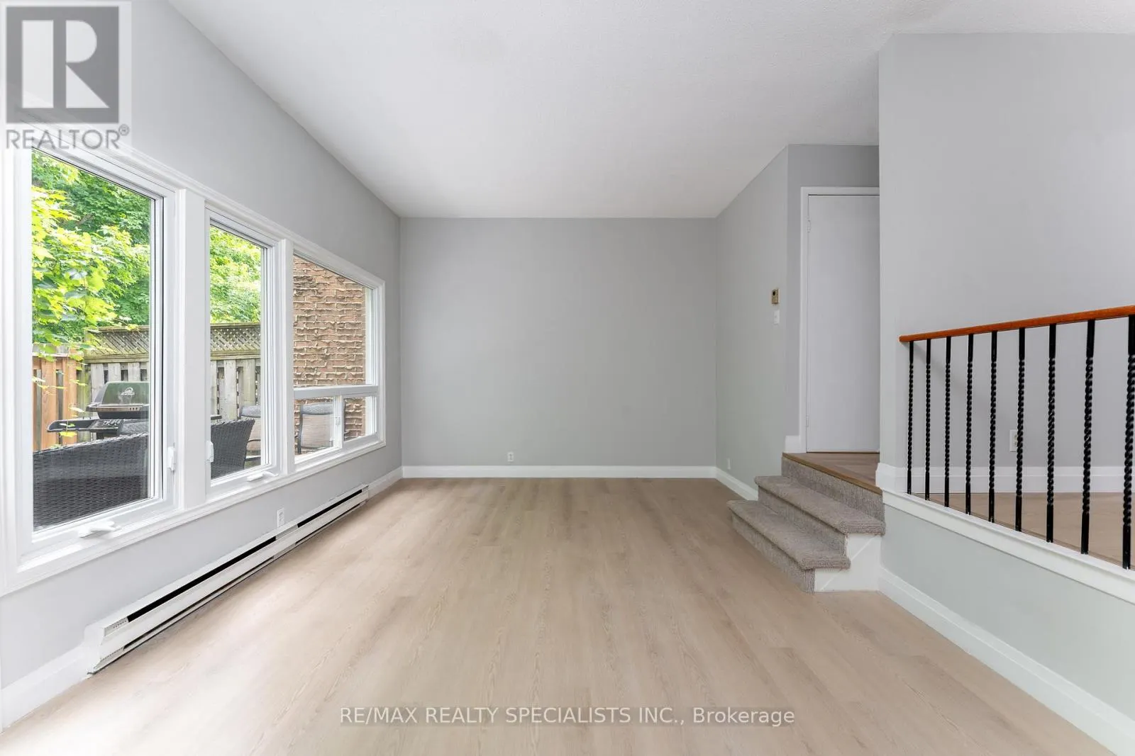 165 - 2050 UPPER MIDDLE ROAD