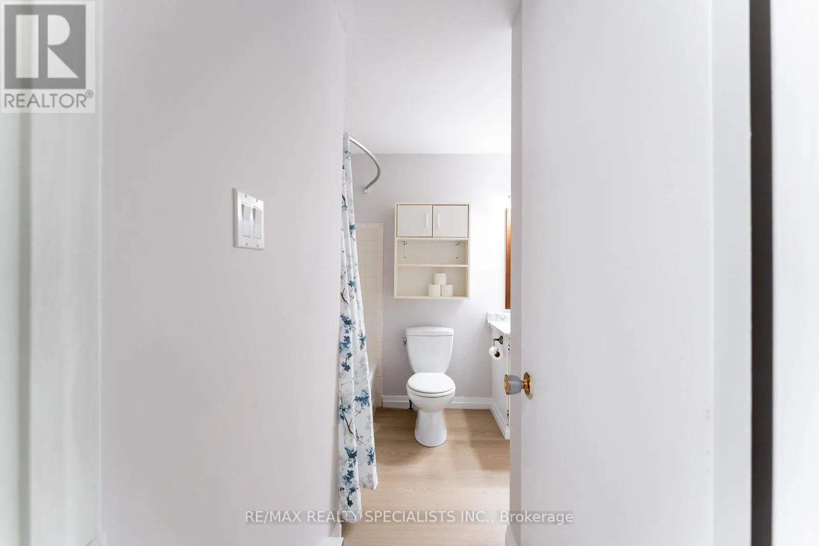 165 - 2050 UPPER MIDDLE ROAD