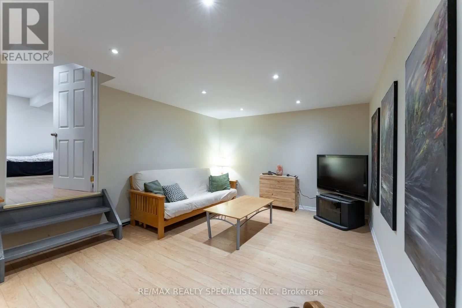 165 - 2050 UPPER MIDDLE ROAD