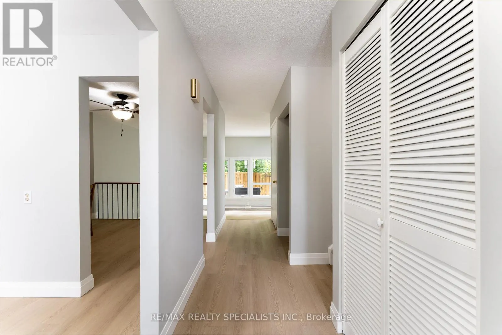 165 - 2050 UPPER MIDDLE ROAD