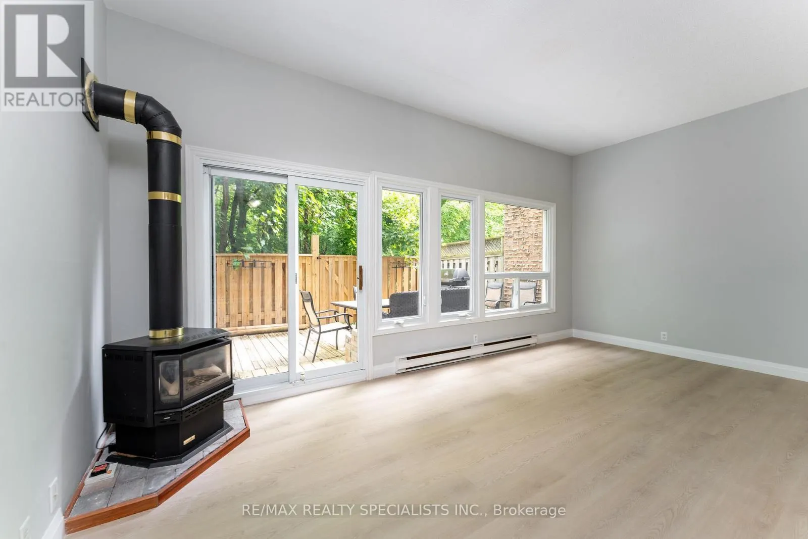 165 - 2050 UPPER MIDDLE ROAD