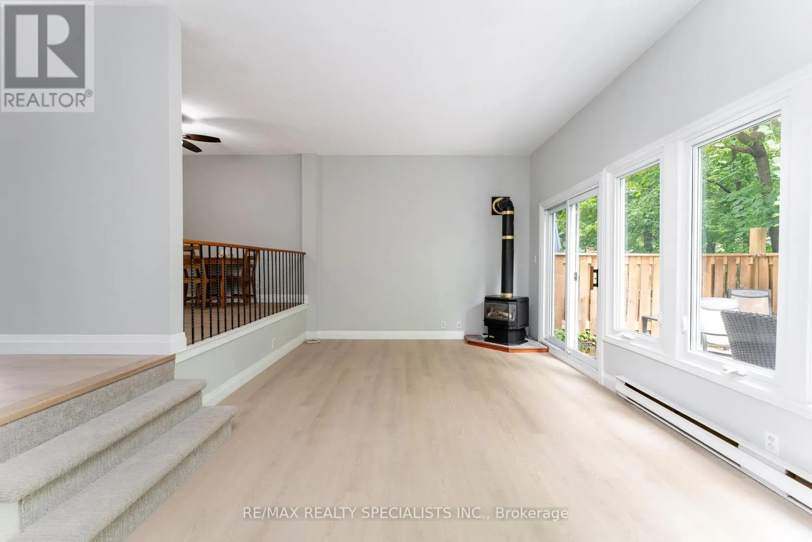 165 - 2050 UPPER MIDDLE ROAD