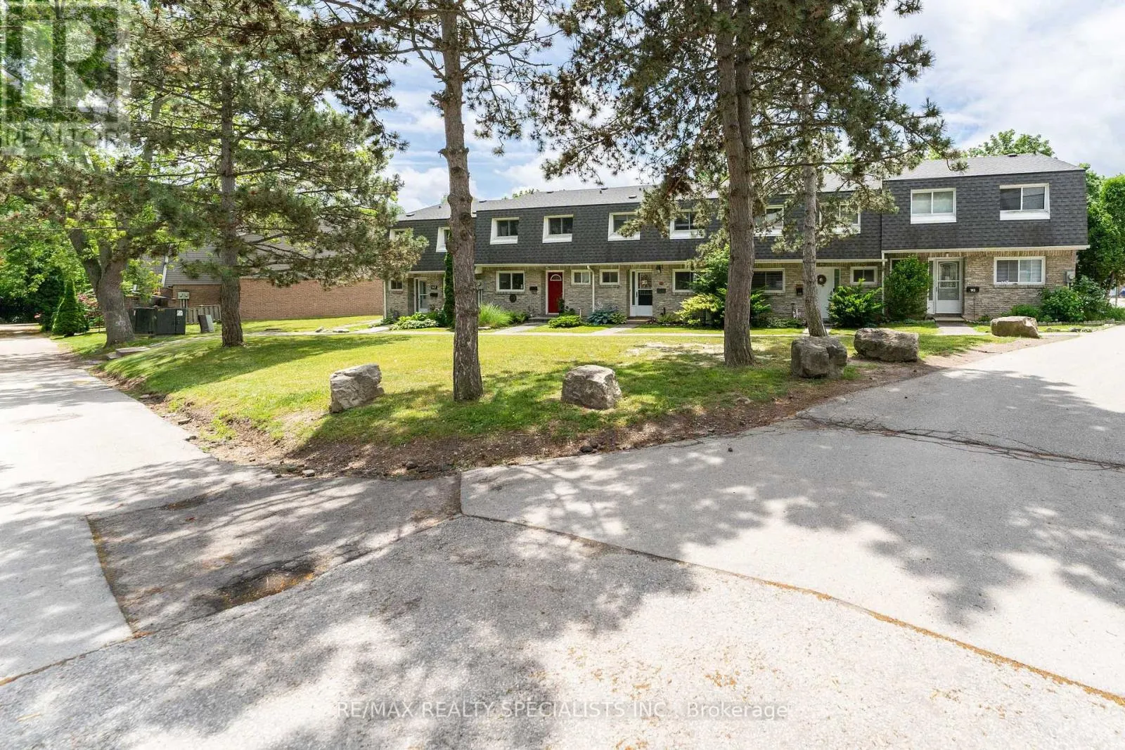 165 - 2050 UPPER MIDDLE ROAD