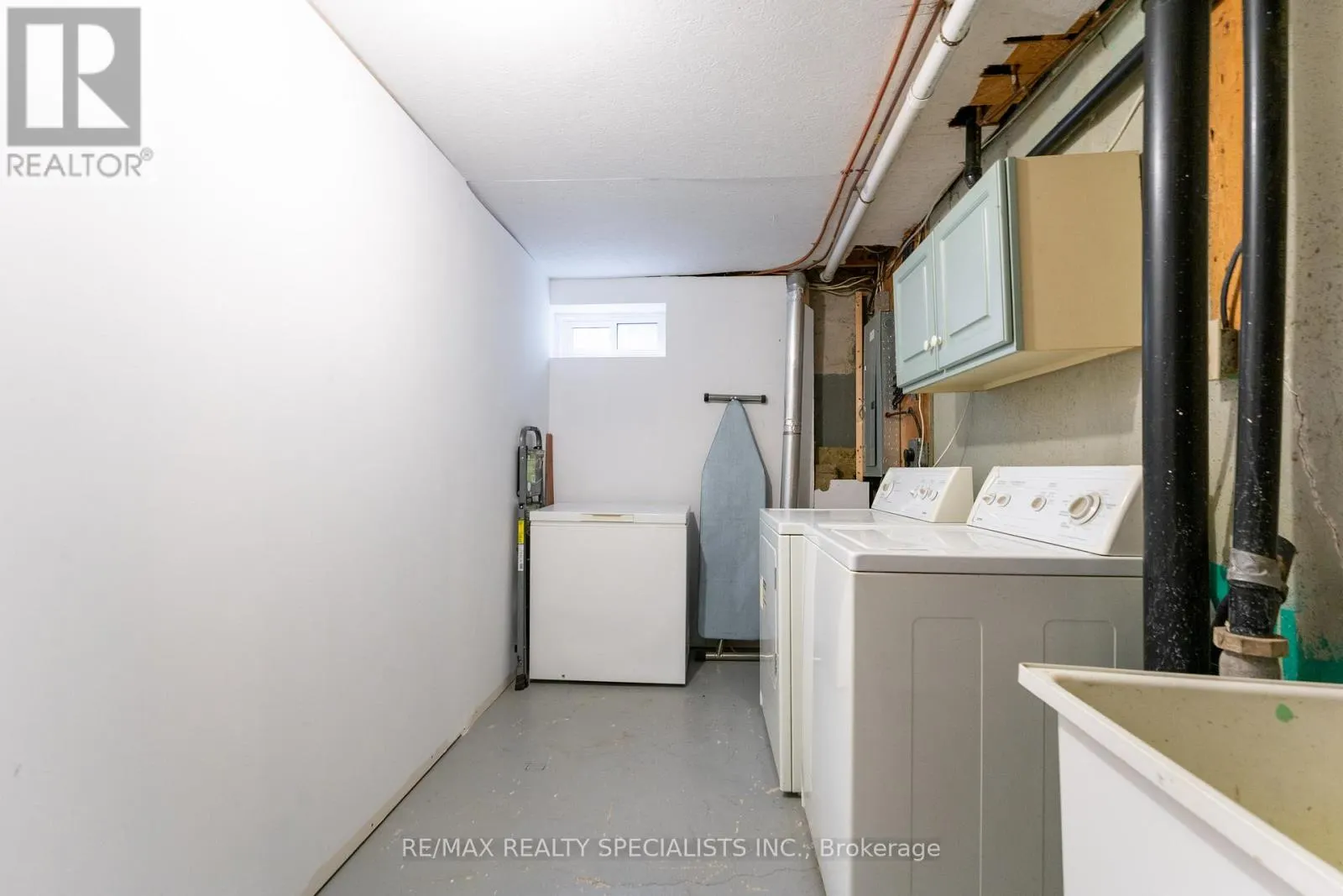 165 - 2050 UPPER MIDDLE ROAD