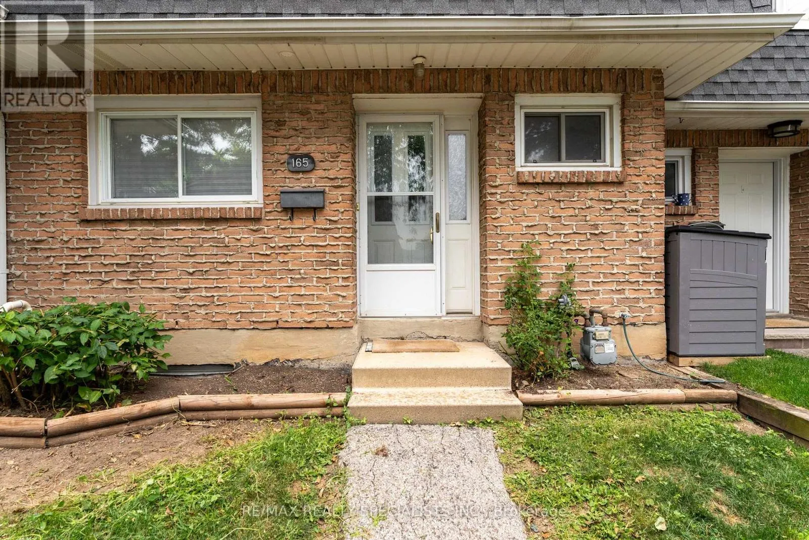 165 - 2050 UPPER MIDDLE ROAD