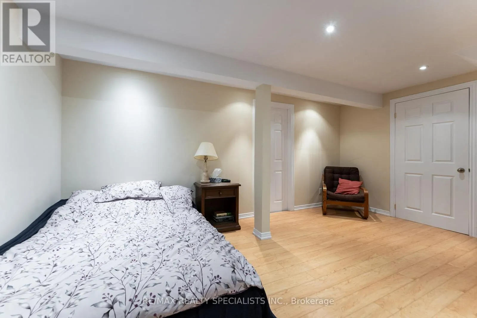 165 - 2050 UPPER MIDDLE ROAD