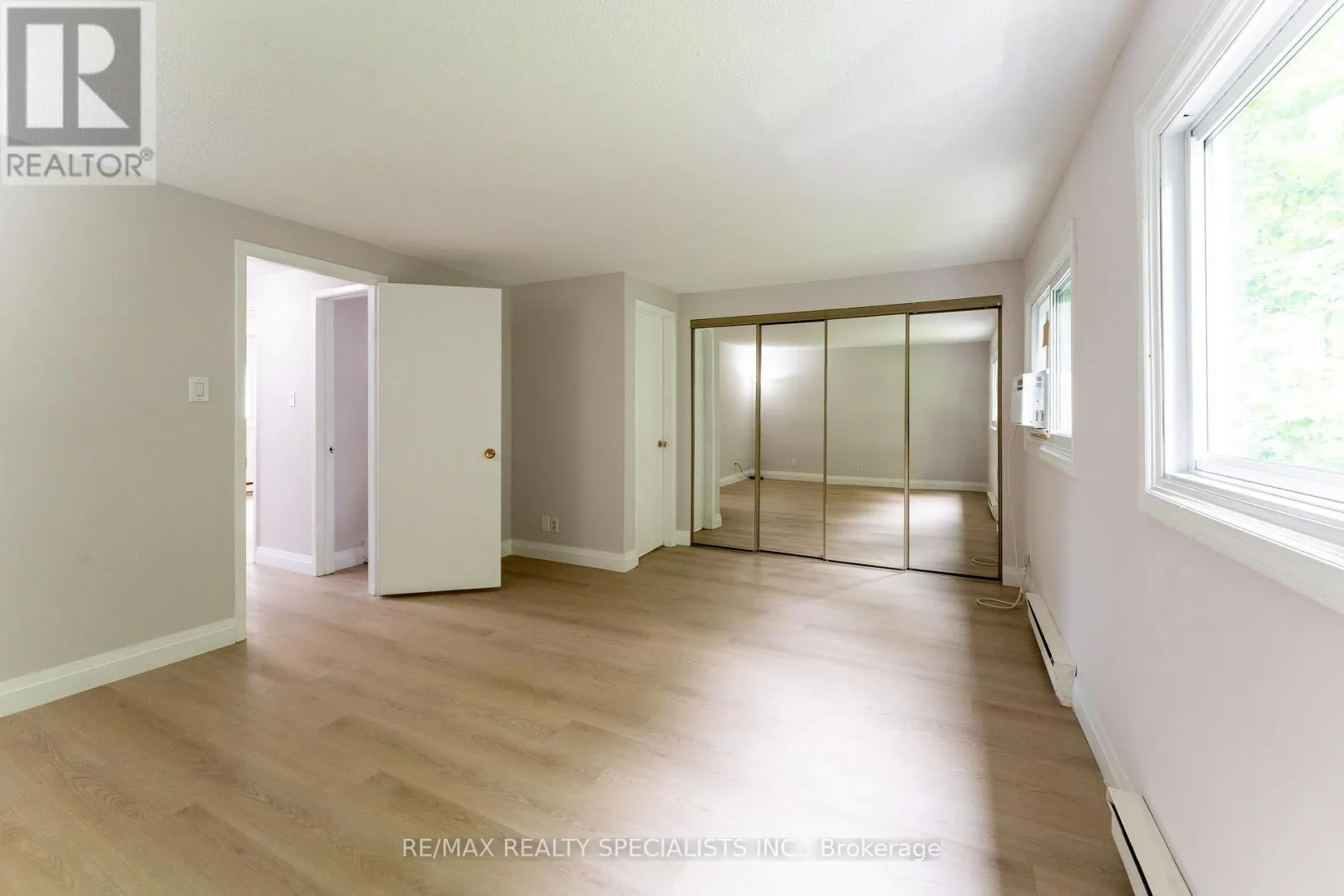 165 - 2050 UPPER MIDDLE ROAD