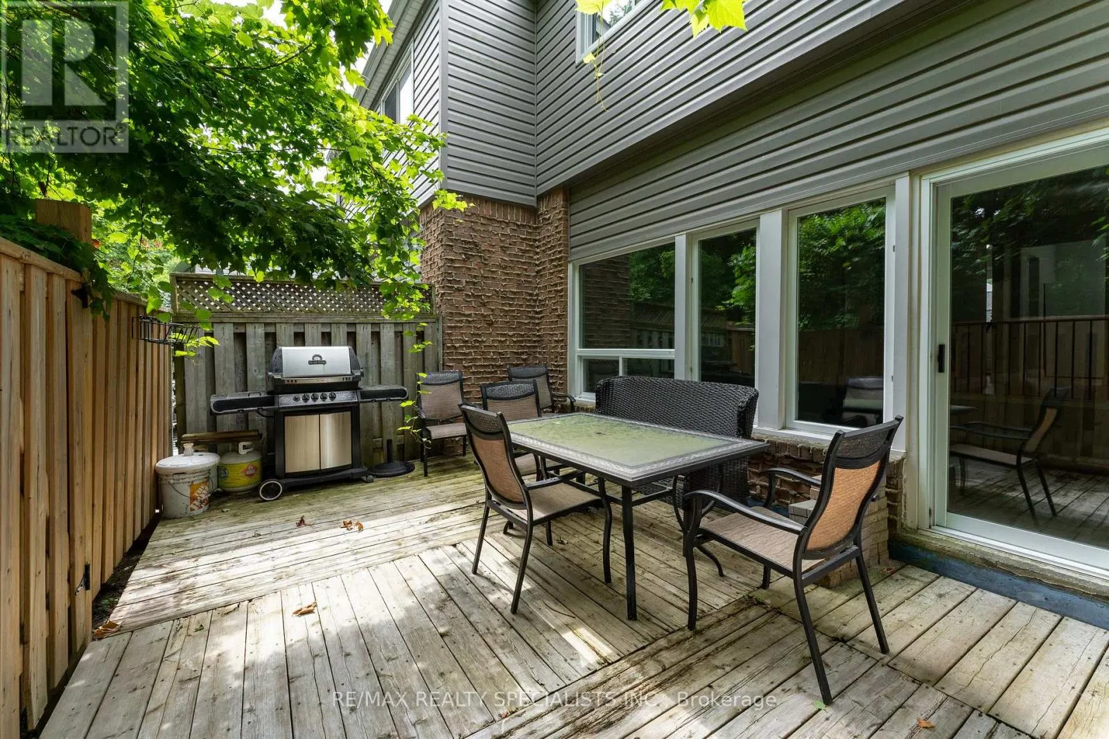 165 - 2050 UPPER MIDDLE ROAD