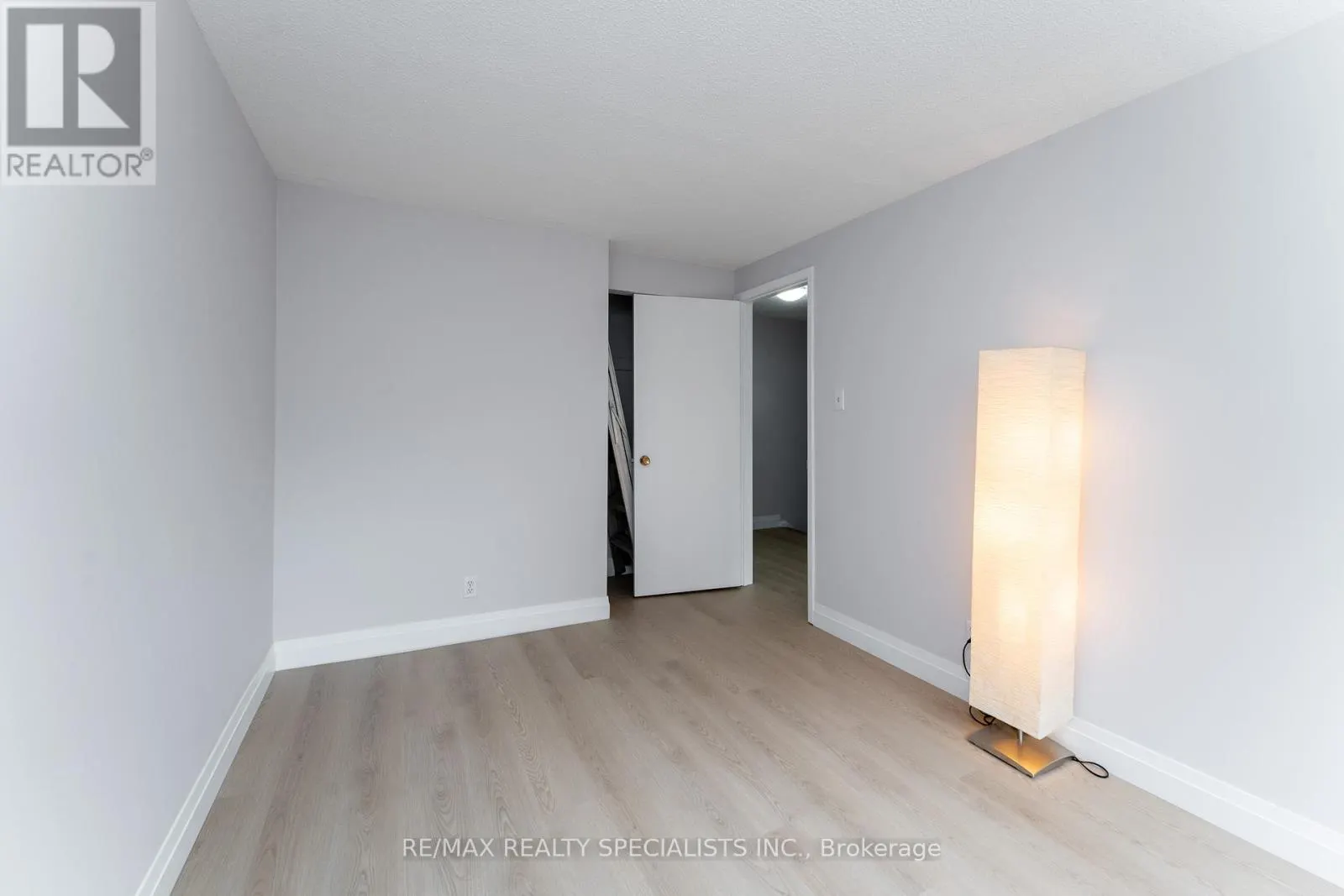 165 - 2050 UPPER MIDDLE ROAD