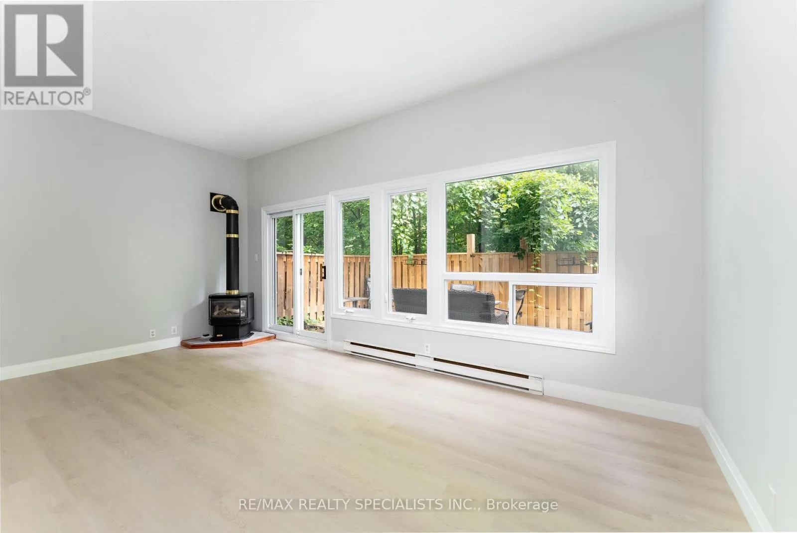 165 - 2050 UPPER MIDDLE ROAD