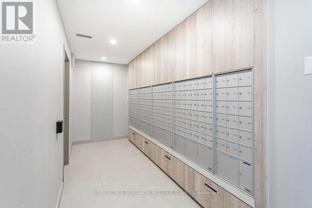 A401 - 3210 DAKOTA COMMON