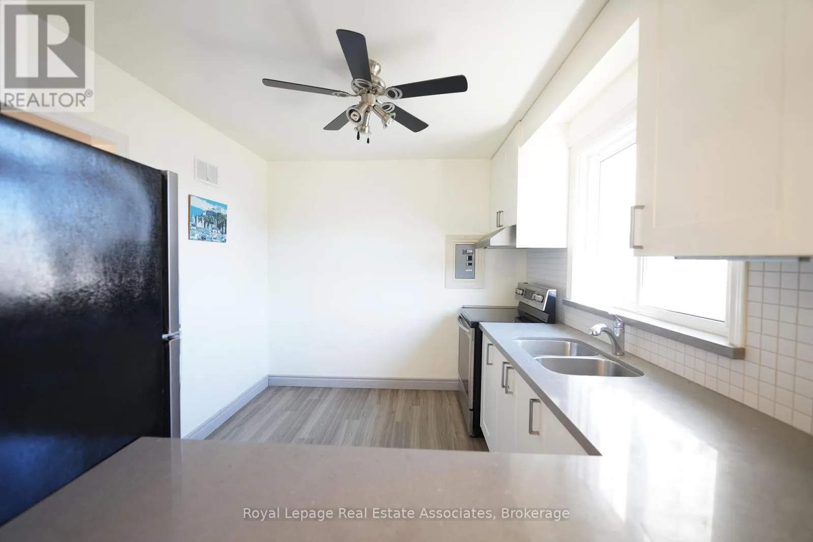 UPPER - 9 MISSISSAUGA ROAD N