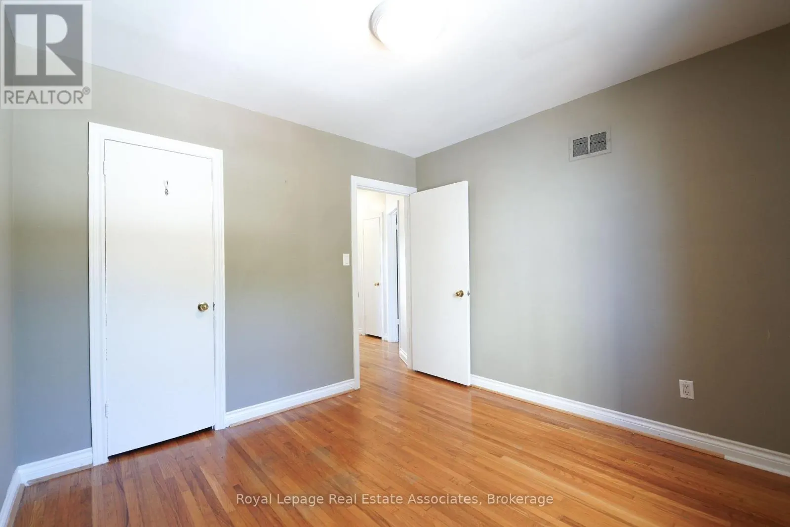 UPPER - 9 MISSISSAUGA ROAD N