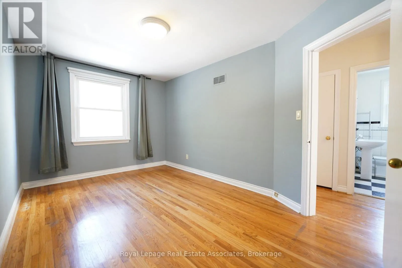 UPPER - 9 MISSISSAUGA ROAD N